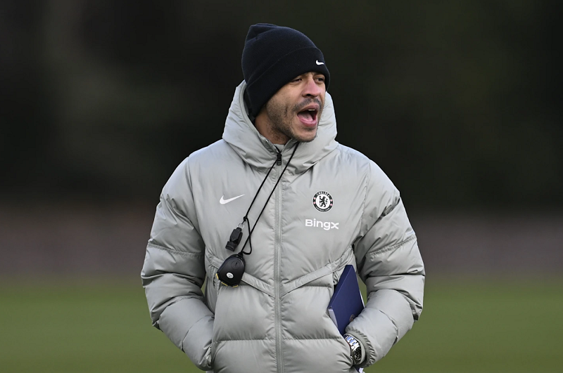 Rosenior mở cửa cho Disasi, còn Sterling vẫn trong vùng xám