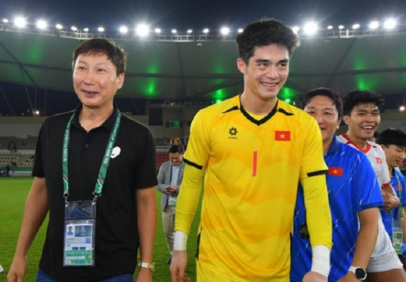 Trần Trung Kiên và cuộc cạnh tranh âm thầm trong khung gỗ tuyển Việt Nam