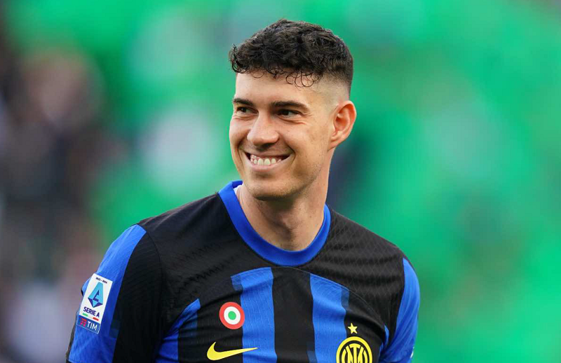 arsenal-vao-cuoc-tranh-bastoni-san-sang-so-ke-barca