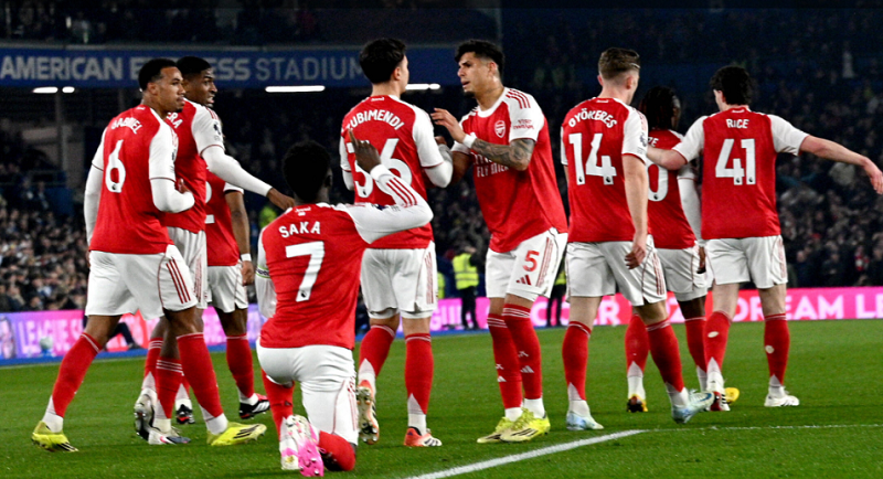 arsenal-cham-moc-100-ban-tren-moi-dau-truong-mua-2025-26